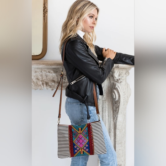 Felicity Crossbody - Picture 2 of 5